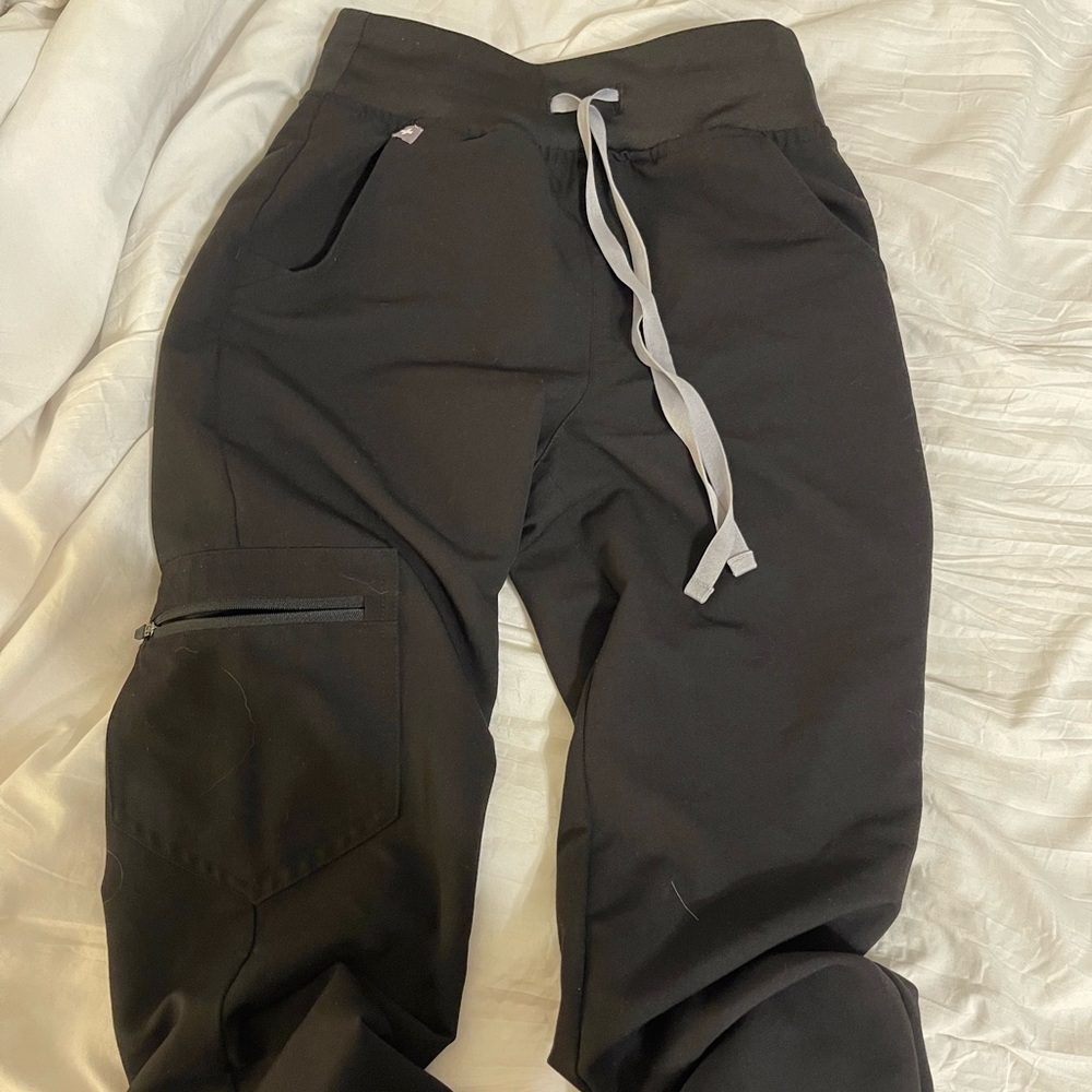 Black figs Zamora high waisted joggers